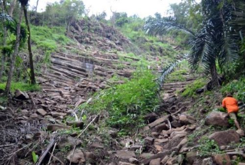 Batu Bersusun Unik di Sidomulyo Tarik Perhatian …