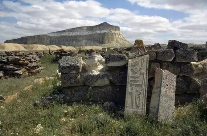 Monumen Batu yang Lebih Megah dari Stonehenge …