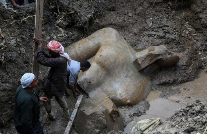 Patung Besar Firaun Mesir Kuno  Ditemukan di …