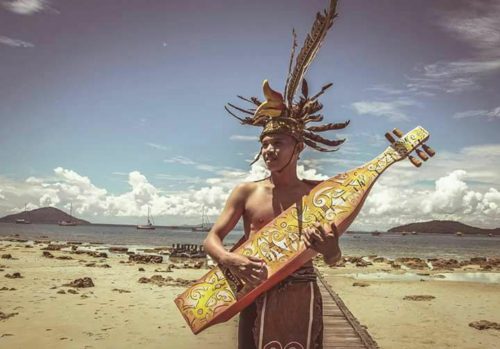 Gitar suku dayak ini sdh dimainkan jauh sblm …